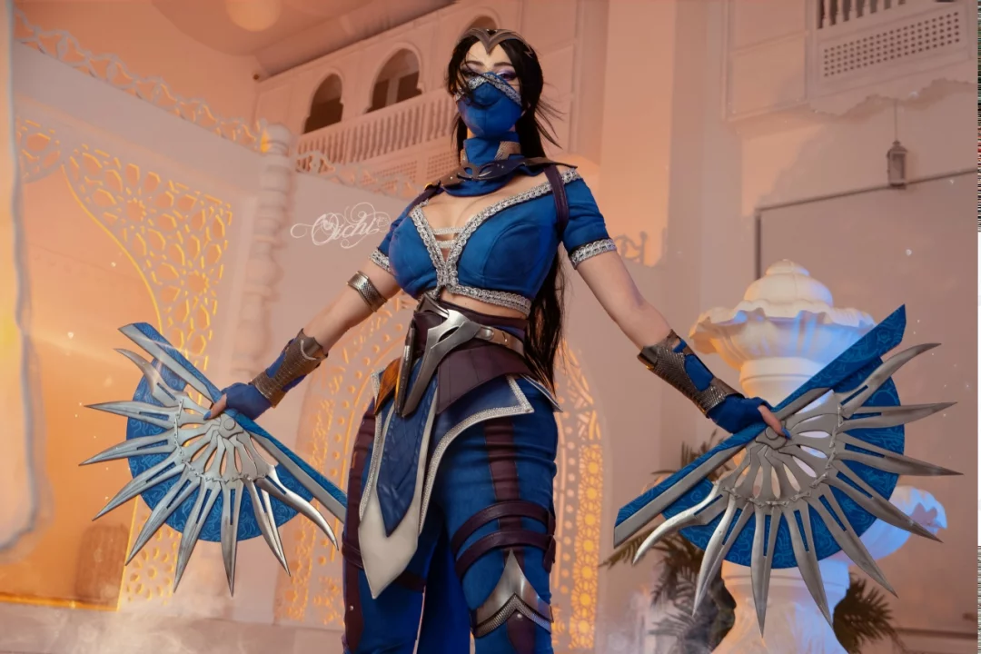 Косплей принцессы Kitana из Mortal Kombat 1 от Oichi Chan