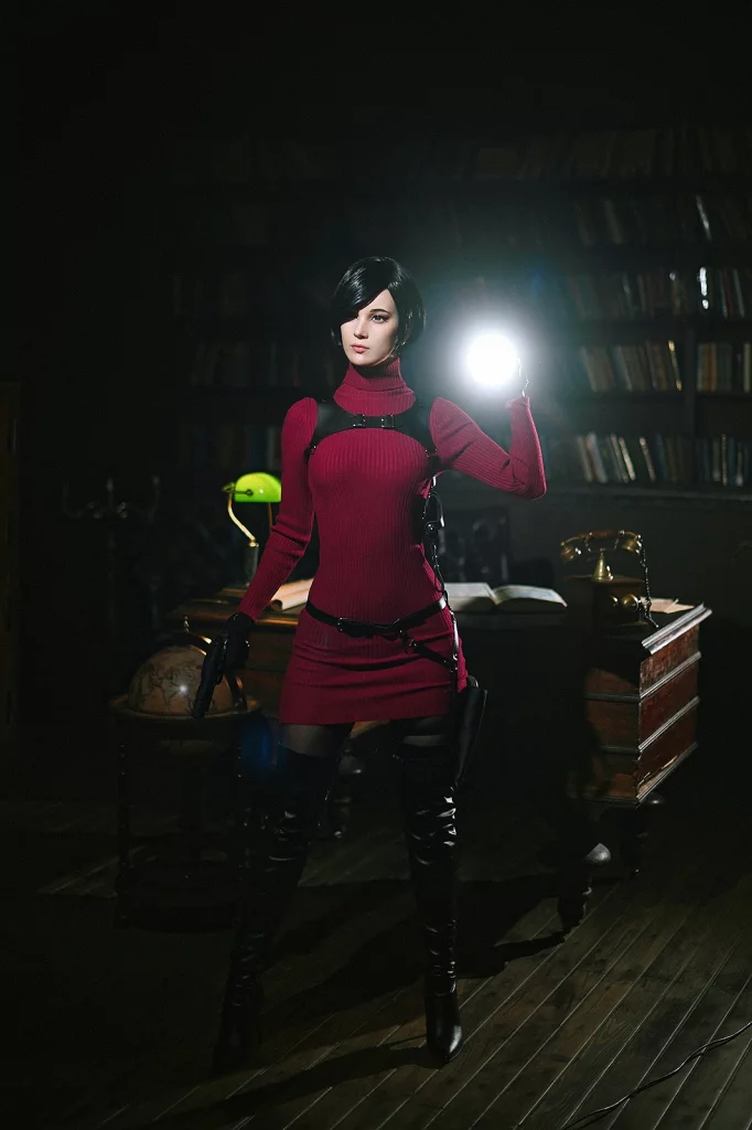 Косплей Ada Wong из Resident Evil 4 Remake от Ksana Syn