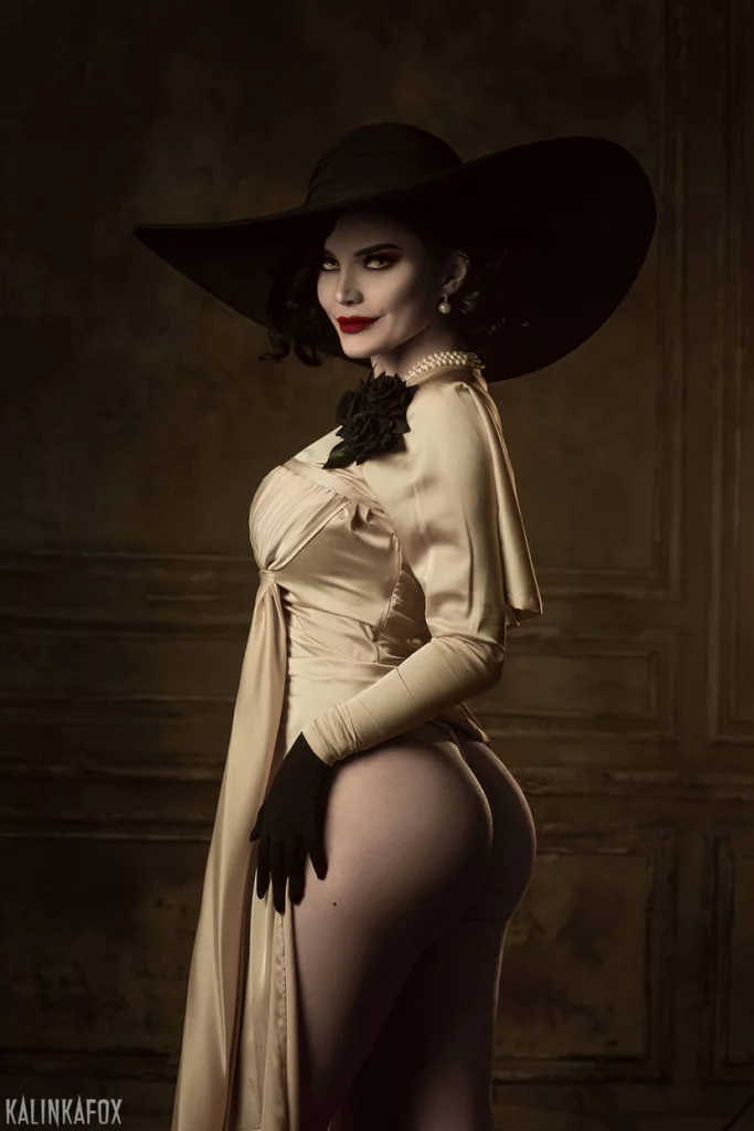 Косплей Alcina Dimitrescu из Resident Evil Village от Kalinka Fox