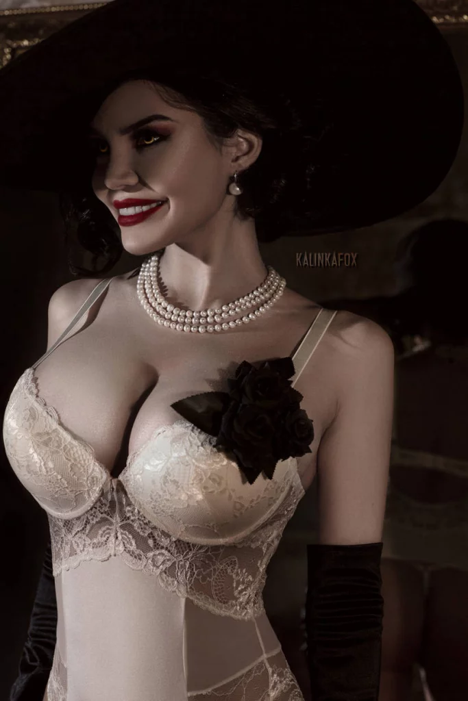 Косплей Alcina Dimitrescu из Resident Evil Village от Kalinka Fox