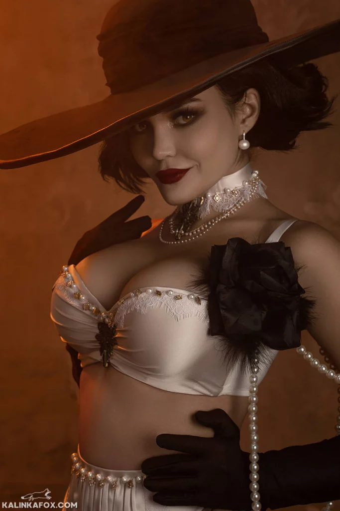 Косплей Alcina Dimitrescu из Resident Evil Village от Kalinka Fox