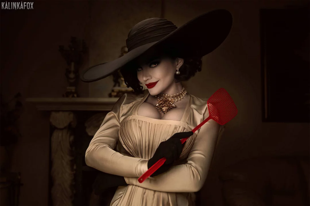 Косплей Alcina Dimitrescu из Resident Evil Village от Kalinka Fox