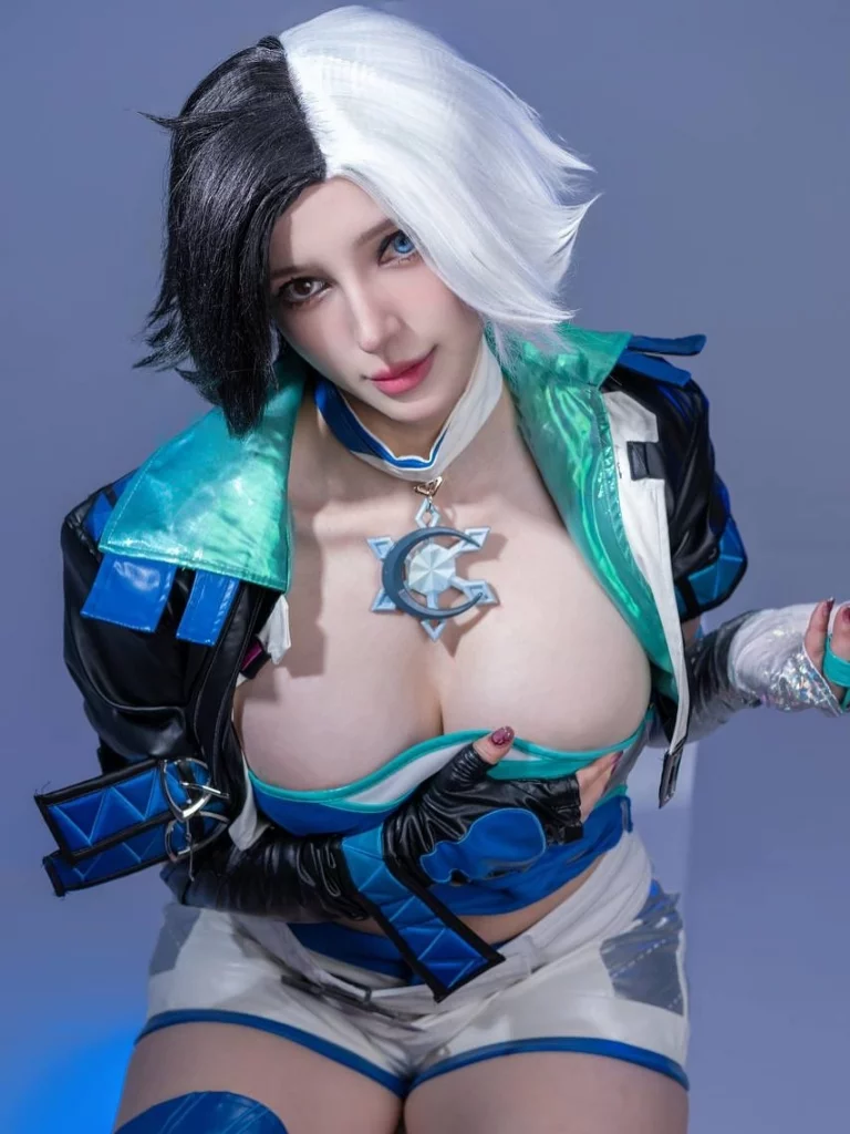 Косплей Emma Frost и Luna Frost из Marvel Rivals от CarryKey и Hioshicos