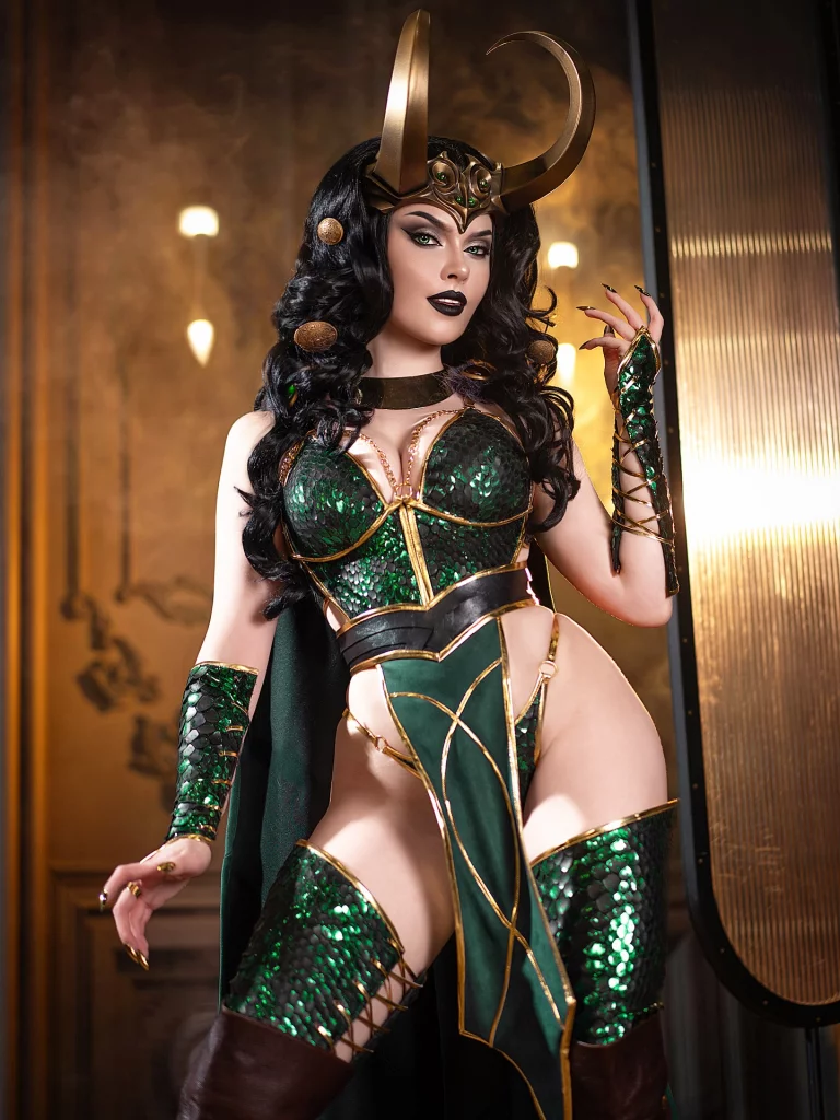 Косплей фем версии Loki Laufeyson из Marvel Rivals от Sladkoslava