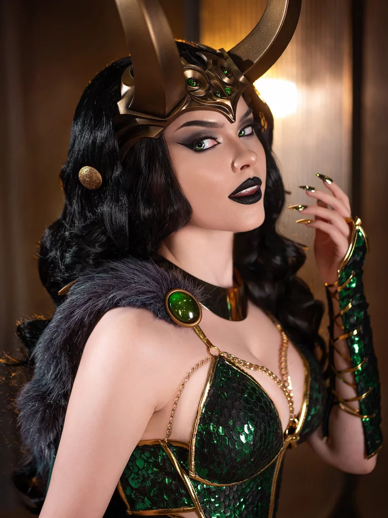 Косплей фем версии Loki Laufeyson из Marvel Rivals от Sladkoslava