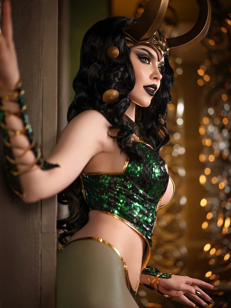 Косплей фем версии Loki Laufeyson из Marvel Rivals от Sladkoslava