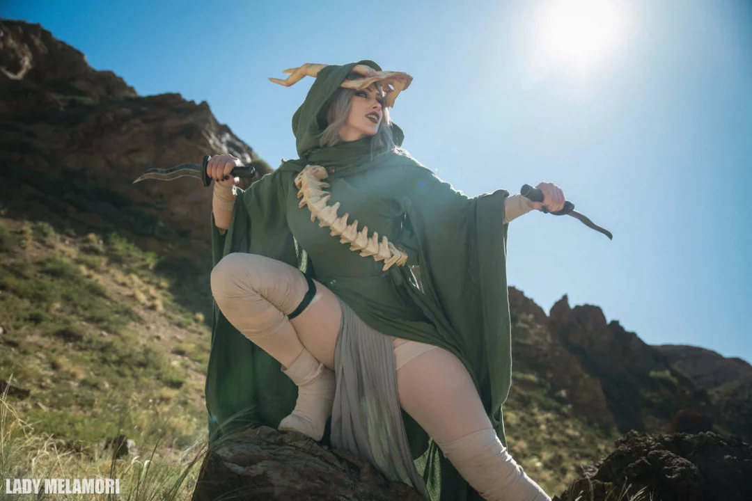 Косплей Silent из Slay the Spire от Lady Melamori