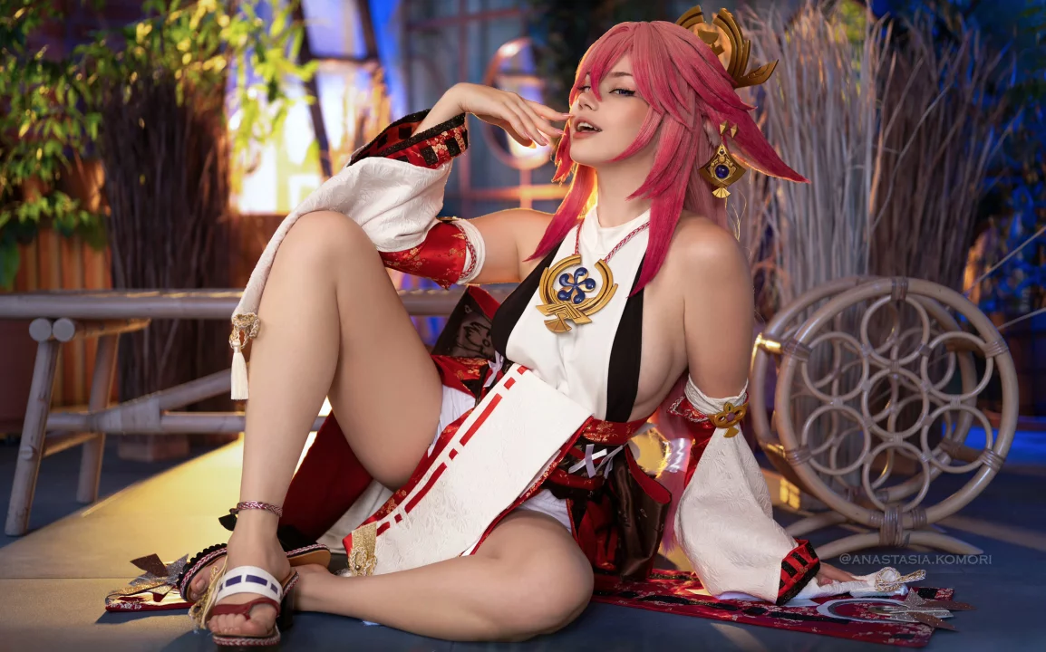 Косплей Yae Miko из Genshin Impact от Anastasia Komori